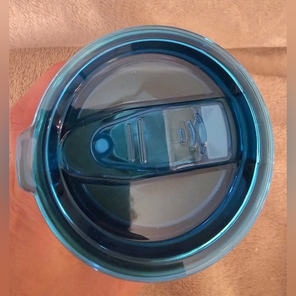 Disney World Castle Tumbler 16.9 oz Stainless Steel Tumbler NWT - Picture 3 of 4